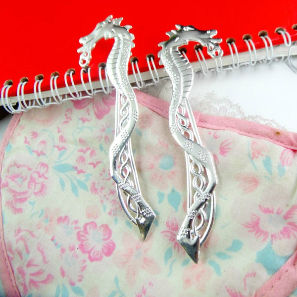 Silver vintage seahorse bookmark charm, ornate filigree design