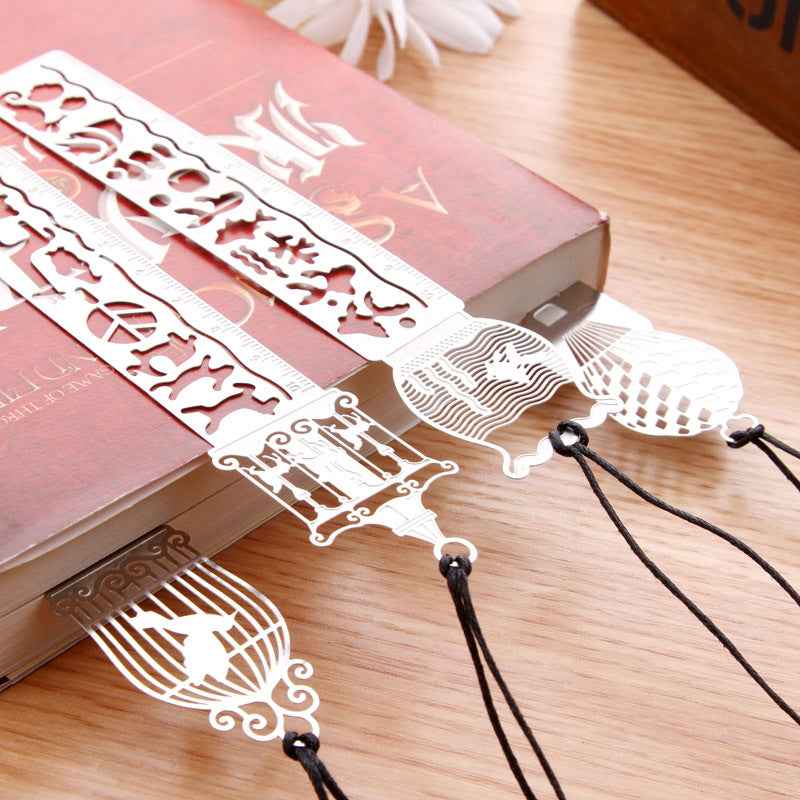 Fashion Personality Hollow Exquisite Metal Bookmark